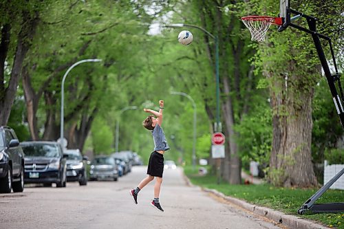 MIKAELA MACKENZIE / WINNIPEG FREE PRESS

Marko Shevchenko, nine, shoots some hoops alone during his recess break while distance learning at home in Wolseley in Winnipeg on Wednesday, May 19, 2021.  Standup.
Winnipeg Free Press 2020.