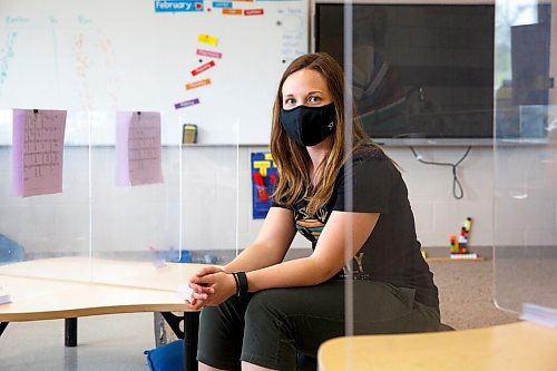 MIKE DEAL / WINNIPEG FREE PRESS
Teacher Jessica Grant sits surrounded by the plexiglass partitioned desks of her grade 1-3 students in her classroom at R. F. Morrison School. 
See Maggie Macintosh story
210519 - Wednesday, May 19, 2021.