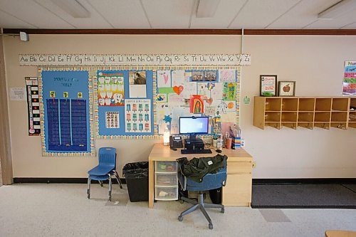 MIKE DEAL / WINNIPEG FREE PRESS
A teachers desk in a classroom at R. F. Morrison School.
See Maggie Macintosh story
210519 - Wednesday, May 19, 2021.