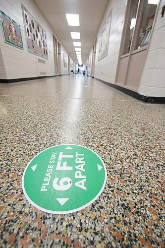 MIKE DEAL / WINNIPEG FREE PRESS
Social distance stickers line the open areas to remind everyone what to do at R. F. Morrison School.
See Maggie Macintosh story
210519 - Wednesday, May 19, 2021.