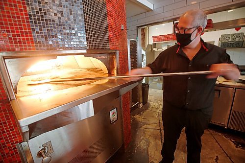 JOHN WOODS / WINNIPEG FREE PRESS
Antonio Anastasio, owner of Cafe 22 and Pizza Hotline, makes a pizza in the restaurant in Winnipeg Wednesday, May 19, 2021. The restaurant will be using quick COVID tests for staff.

Reporter: ?