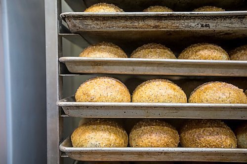 MIKAELA MACKENZIE / WINNIPEG FREE PRESS

Freshly baked specialty lemon poppyseed bagels at Salt and Sunshine Bagels in their rented kitchen space at the Irish Association in Winnipeg on Thursday, May 20, 2021.  For Eva Wasney story.
Winnipeg Free Press 2020.