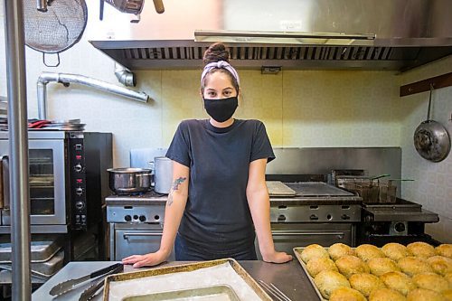 MIKAELA MACKENZIE / WINNIPEG FREE PRESS

Carter Bouchard, owner of Salt and Sunshine Bagels (a specialty bagel bakery she started on Instagram during the pandemic), poses for a portrait in her rented kitchen space at the Irish Association in Winnipeg on Thursday, May 20, 2021.  For Eva Wasney story.
Winnipeg Free Press 2020.