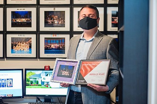 MIKAELA MACKENZIE / WINNIPEG FREE PRESS

Andrew St. Hilaire, who pivoted from being a professional musician to being a realtor because of the pandemic, poses for a portrait in his home office in Winnipeg on Thursday, May 20, 2021.  For Temur Durrani story.
Winnipeg Free Press 2020.