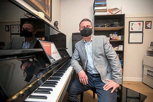 MIKAELA MACKENZIE / WINNIPEG FREE PRESS

Andrew St. Hilaire, who pivoted from being a professional musician to being a realtor because of the pandemic, poses for a portrait in his home office in Winnipeg on Thursday, May 20, 2021.  For Temur Durrani story.
Winnipeg Free Press 2020.