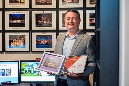 MIKAELA MACKENZIE / WINNIPEG FREE PRESS

Andrew St. Hilaire, who pivoted from being a professional musician to being a realtor because of the pandemic, poses for a portrait in his home office in Winnipeg on Thursday, May 20, 2021.  For Temur Durrani story.
Winnipeg Free Press 2020.