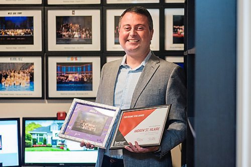 MIKAELA MACKENZIE / WINNIPEG FREE PRESS

Andrew St. Hilaire, who pivoted from being a professional musician to being a realtor because of the pandemic, poses for a portrait in his home office in Winnipeg on Thursday, May 20, 2021.  For Temur Durrani story.
Winnipeg Free Press 2020.