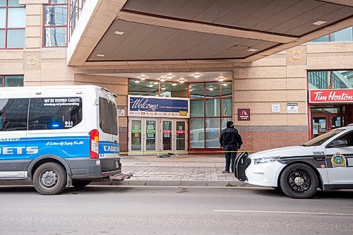 MIKE SUDOMA / WINNIPEG FREE PRESS  
Winnipeg Police Service respond to a scene in front of the entrance to the Portage Place Foodcourt Friday
May 21, 2021