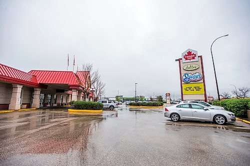 MIKAELA MACKENZIE / WINNIPEG FREE PRESS

The Canad Inns on Pembina, where some wildfire evacuees are staying, in Winnipeg on Friday, May 21, 2021. For Malak story.
Winnipeg Free Press 2020.