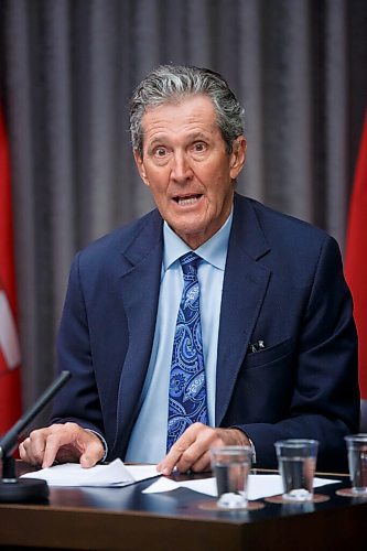 MIKE DEAL / WINNIPEG FREE PRESS
Premier Brian Pallister and Dr. Brent Roussin, chief provincial public health officer, during the COVID update press conference at the Manitoba Legislative building Tuesday afternoon.
210525 - Tuesday, May 25, 2021.