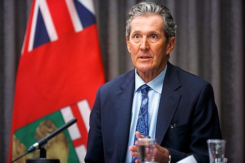 MIKE DEAL / WINNIPEG FREE PRESS
Premier Brian Pallister and Dr. Brent Roussin, chief provincial public health officer, during the COVID update press conference at the Manitoba Legislative building Tuesday afternoon.
210525 - Tuesday, May 25, 2021.