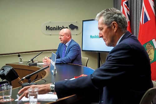 MIKE DEAL / WINNIPEG FREE PRESS
Premier Brian Pallister and Dr. Brent Roussin, chief provincial public health officer, during the COVID update press conference at the Manitoba Legislative building Tuesday afternoon.
210525 - Tuesday, May 25, 2021.