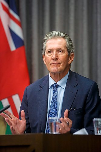 MIKE DEAL / WINNIPEG FREE PRESS
Premier Brian Pallister and Dr. Brent Roussin, chief provincial public health officer, during the COVID update press conference at the Manitoba Legislative building Tuesday afternoon.
210525 - Tuesday, May 25, 2021.