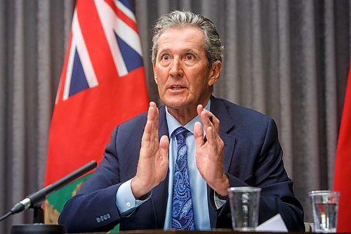 MIKE DEAL / WINNIPEG FREE PRESS
Premier Brian Pallister and Dr. Brent Roussin, chief provincial public health officer, during the COVID update press conference at the Manitoba Legislative building Tuesday afternoon.
210525 - Tuesday, May 25, 2021.