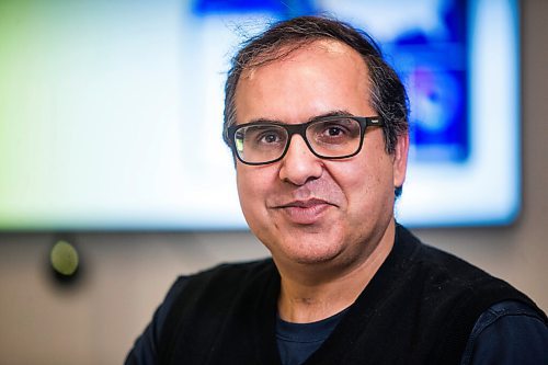 MIKAELA MACKENZIE / WINNIPEG FREE PRESS

Dalbir Bains, CEO of FGC Health, poses for a portrait in his work space in Winnipeg on Tuesday, May 25, 2021. FGC is buying up independent pharmacies and layering on proprietary software that improves patient outcomes. For Martin Cash story.
Winnipeg Free Press 2020.