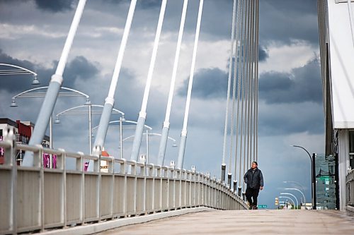 MIKAELA MACKENZIE / WINNIPEG FREE PRESS

Dark clouds gather behind the Esplanade Riel bridge in Winnipeg on Tuesday, May 25, 2021. Standup.
Winnipeg Free Press 2020.