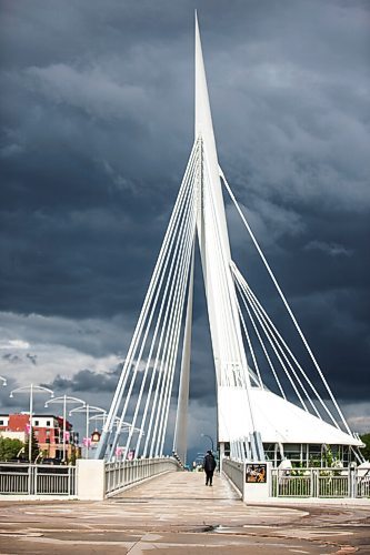 MIKAELA MACKENZIE / WINNIPEG FREE PRESS

Dark clouds gather behind the Esplanade Riel bridge in Winnipeg on Tuesday, May 25, 2021. Standup.
Winnipeg Free Press 2020.