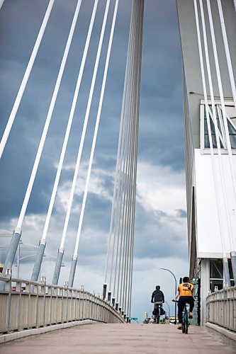 MIKAELA MACKENZIE / WINNIPEG FREE PRESS

Dark clouds gather behind the Esplanade Riel bridge in Winnipeg on Tuesday, May 25, 2021. Standup.
Winnipeg Free Press 2020.