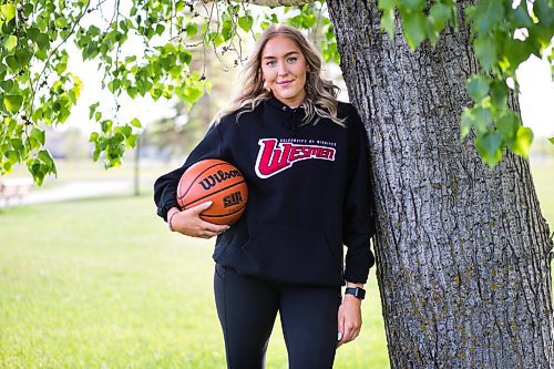 MIKAELA MACKENZIE / WINNIPEG FREE PRESS

New U of W basketball recruit Keylyn Filewich poses for a portrait at her home in Winnipeg on Wednesday, May 26, 2021. For Mike Sawatzky story.
Winnipeg Free Press 2020.