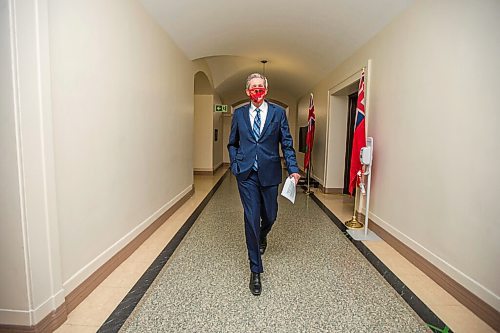 MIKAELA MACKENZIE / WINNIPEG FREE PRESS

Premier Brian Pallister walks in to announce new restrictions at the Manitoba Legislative Building in Winnipeg on Thursday, May 27, 2021. For Larry Kusch story.
Winnipeg Free Press 2020.