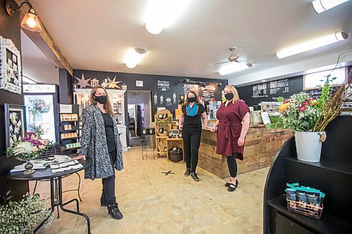 MIKAELA MACKENZIE / WINNIPEG FREE PRESS

Pennyweight Market owners Andrea Swain (left), Laurie McLean, and Kim Friesen pose for a portrait in the shop in Beausejour on Thursday, May 27, 2021. For Dave Sanderson story.
Winnipeg Free Press 2020.