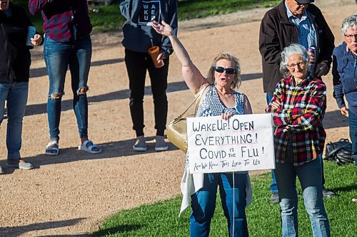 MIKAELA MACKENZIE / WINNIPEG FREE PRESS

Folks attend an anti-mask rally at The Forks in Winnipeg on Friday, May 28, 2021. For Temur story.
Winnipeg Free Press 2020.