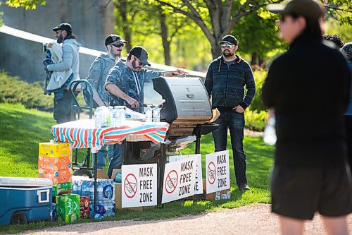 MIKAELA MACKENZIE / WINNIPEG FREE PRESS

Folks attend an anti-mask rally at The Forks in Winnipeg on Friday, May 28, 2021. For Temur story.
Winnipeg Free Press 2020.