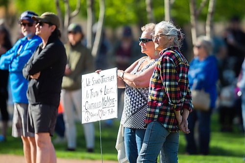 MIKAELA MACKENZIE / WINNIPEG FREE PRESS

Folks attend an anti-mask rally at The Forks in Winnipeg on Friday, May 28, 2021. For Temur story.
Winnipeg Free Press 2020.