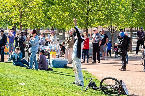 MIKE SUDOMA / WINNIPEG FREE PRESS  
A large group of protesters young and old attend an anti-mask rally at the Forks Friday evening
May 28, 2021