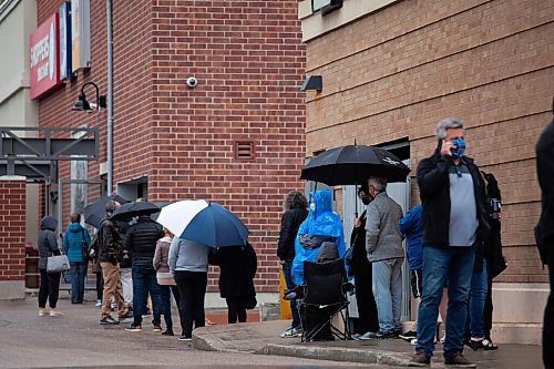 Daniel Crump / Winnipeg Free Press. People lineup outside the Osborne Shoppers Drug Mart location waiting to receive AstraZeneca vaccines. Second doses are available for people age 40 and up. May 29, 2021.