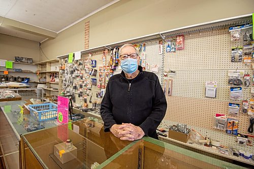 MIKE SUDOMA / WINNIPEG FREE PRESS
Cellar Dweller owner, Gerry Fingler, stands behind the sales counter Friday afternoon for one of the last times before Cellar Dwellers final day Saturday.
May 28, 2021
