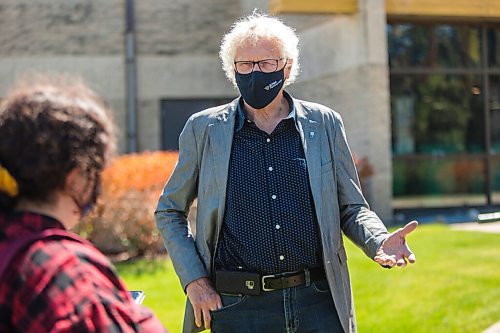 MIKAELA MACKENZIE / WINNIPEG FREE PRESS

Dr. Don Klassen speaks to the Free Press at City Hall in Winkler on Monday, May 31, 2021. For Malak Abas story.
Winnipeg Free Press 2020.