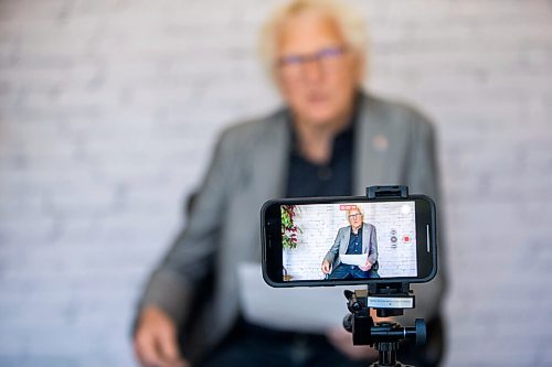 MIKAELA MACKENZIE / WINNIPEG FREE PRESS

Dr. Don Klassen films a video promoting vaccinations at City Hall in Winkler on Monday, May 31, 2021. For Malak Abas story.
Winnipeg Free Press 2020.