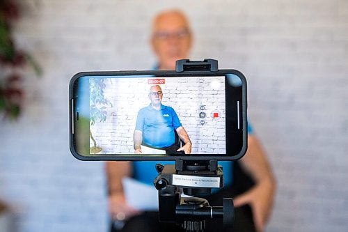 MIKAELA MACKENZIE / WINNIPEG FREE PRESS

Mayor Martin Harder films a video promoting vaccinations at City Hall in Winkler on Monday, May 31, 2021. For Malak Abas story.
Winnipeg Free Press 2020.