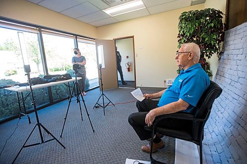 MIKAELA MACKENZIE / WINNIPEG FREE PRESS

Mayor Martin Harder films a video promoting vaccinations with videographer Wendy Klassen and dr. Don Klassen at City Hall in Winkler on Monday, May 31, 2021. For Malak Abas story.
Winnipeg Free Press 2020.