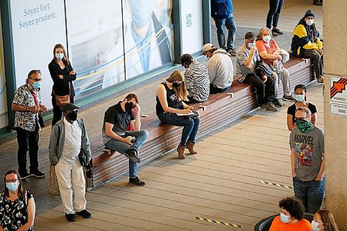 JOHN WOODS / WINNIPEG FREE PRESS
People waiting for their vaccinations were evacuated from the convention centre site due to an emergency situation in the building in Winnipeg Monday, May 31, 2021.  

Reporter: ?