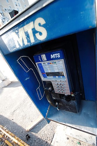 JOHN WOODS / WINNIPEG FREE PRESS
Damaged pay phone at the corner of Mountain and MacGregor in Winnipeg Monday, May 31, 2021. 

Reporter: ?