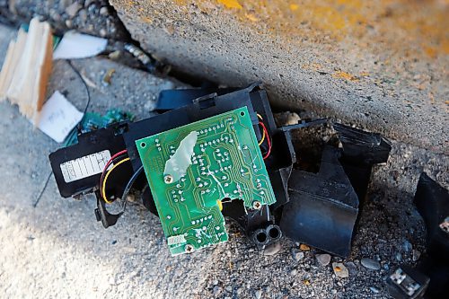 JOHN WOODS / WINNIPEG FREE PRESS
Damaged pay phone at the corner of Mountain and MacGregor in Winnipeg Monday, May 31, 2021. 

Reporter: ?