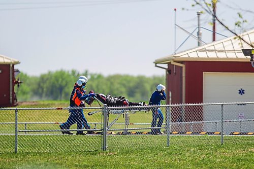 MIKAELA MACKENZIE / WINNIPEG FREE PRESS

A patient is taken into the Boundary Trails Health Centre (between Morden and Winkler) from a helicopter on Monday, May 31, 2021. For --- story.
Winnipeg Free Press 2020.