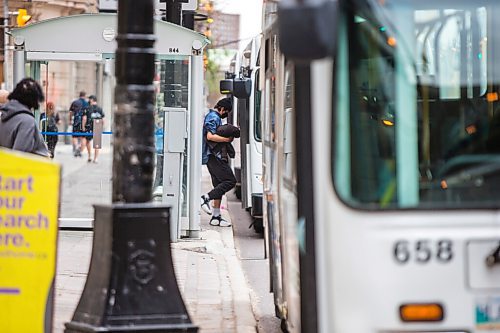 MIKAELA MACKENZIE / WINNIPEG FREE PRESS

Folks get on and off buses on Portage Avenue in downtown Winnipeg on Tuesday, June 1, 2021. For Joyanne story.
Winnipeg Free Press 2020.