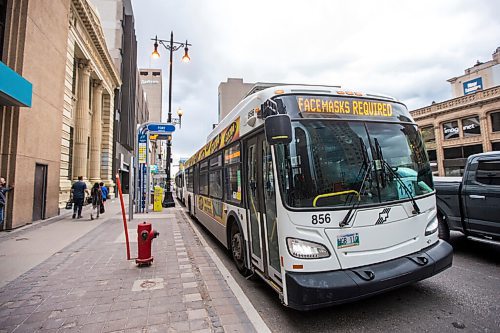 MIKAELA MACKENZIE / WINNIPEG FREE PRESS

Folks get on and off buses on Portage Avenue in downtown Winnipeg on Tuesday, June 1, 2021. For Joyanne story.
Winnipeg Free Press 2020.