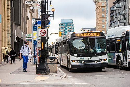 MIKAELA MACKENZIE / WINNIPEG FREE PRESS

Folks get on and off buses on Portage Avenue in downtown Winnipeg on Tuesday, June 1, 2021. For Joyanne story.
Winnipeg Free Press 2020.