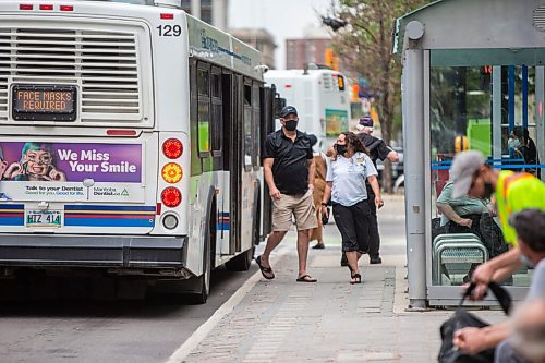 MIKAELA MACKENZIE / WINNIPEG FREE PRESS

Folks get on and off buses on Portage Avenue in downtown Winnipeg on Tuesday, June 1, 2021. For Joyanne story.
Winnipeg Free Press 2020.