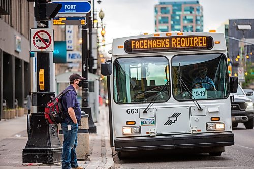 MIKAELA MACKENZIE / WINNIPEG FREE PRESS

Folks get on and off buses on Portage Avenue in downtown Winnipeg on Tuesday, June 1, 2021. For Joyanne story.
Winnipeg Free Press 2020.