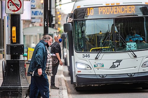 MIKAELA MACKENZIE / WINNIPEG FREE PRESS

Folks get on and off buses on Portage Avenue in downtown Winnipeg on Tuesday, June 1, 2021. For Joyanne story.
Winnipeg Free Press 2020.