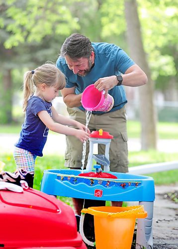 RUTH BONNEVILLE / WINNIPEG FREE PRESS

Standup

Five-year-old Brooke Kusoski-Williams cools herself as she plays in the water with her dad, Jeff Williams, in their yard in St. Boniface.  


June 02, 2021
