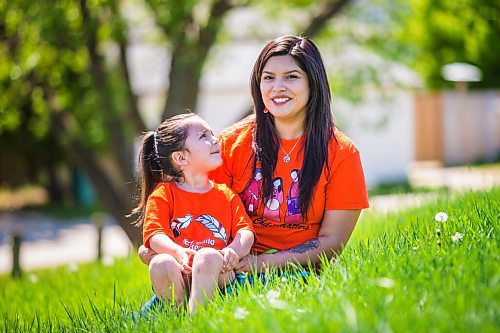 MIKAELA MACKENZIE / WINNIPEG FREE PRESS

Erica Daniels, who directed the newly-released eight-part series documenting the Seven Sacred Teachings, poses for a portrait with her daughter, Serenity (three), at Braeside Park in Winnipeg on Thursday, June 3, 2021. For Ben Waldman story.
Winnipeg Free Press 2021.