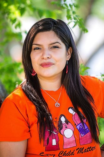 MIKAELA MACKENZIE / WINNIPEG FREE PRESS

Erica Daniels, who directed the newly-released eight-part series documenting the Seven Sacred Teachings, poses for a portrait at Braeside Park in Winnipeg on Thursday, June 3, 2021. For Ben Waldman story.
Winnipeg Free Press 2021.