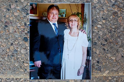 MIKE DEAL / WINNIPEG FREE PRESS
A wedding photo of Lori and John Foster in May of 2014. He just missed his 7th wedding anniversary when he died in April while in palliative care at Riverview. The family was restricted in the number of visitors during the last days of his life and one of his kids was in the parking lot waiting to be the second visitor when he passed.
See Kevin Rollason story
210603 - Thursday, June 03, 2021.