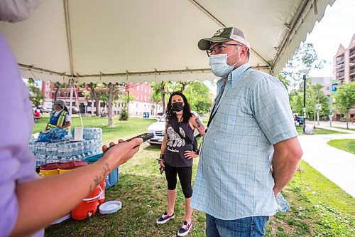 MIKAELA MACKENZIE / WINNIPEG FREE PRESS

Derek Manaigre, with the DCSP, speaks to the Free Press at a station offering free water to folks at Central Park in Winnipeg on Friday, June 4, 2021. For Cody Sellar story.
Winnipeg Free Press 2021.